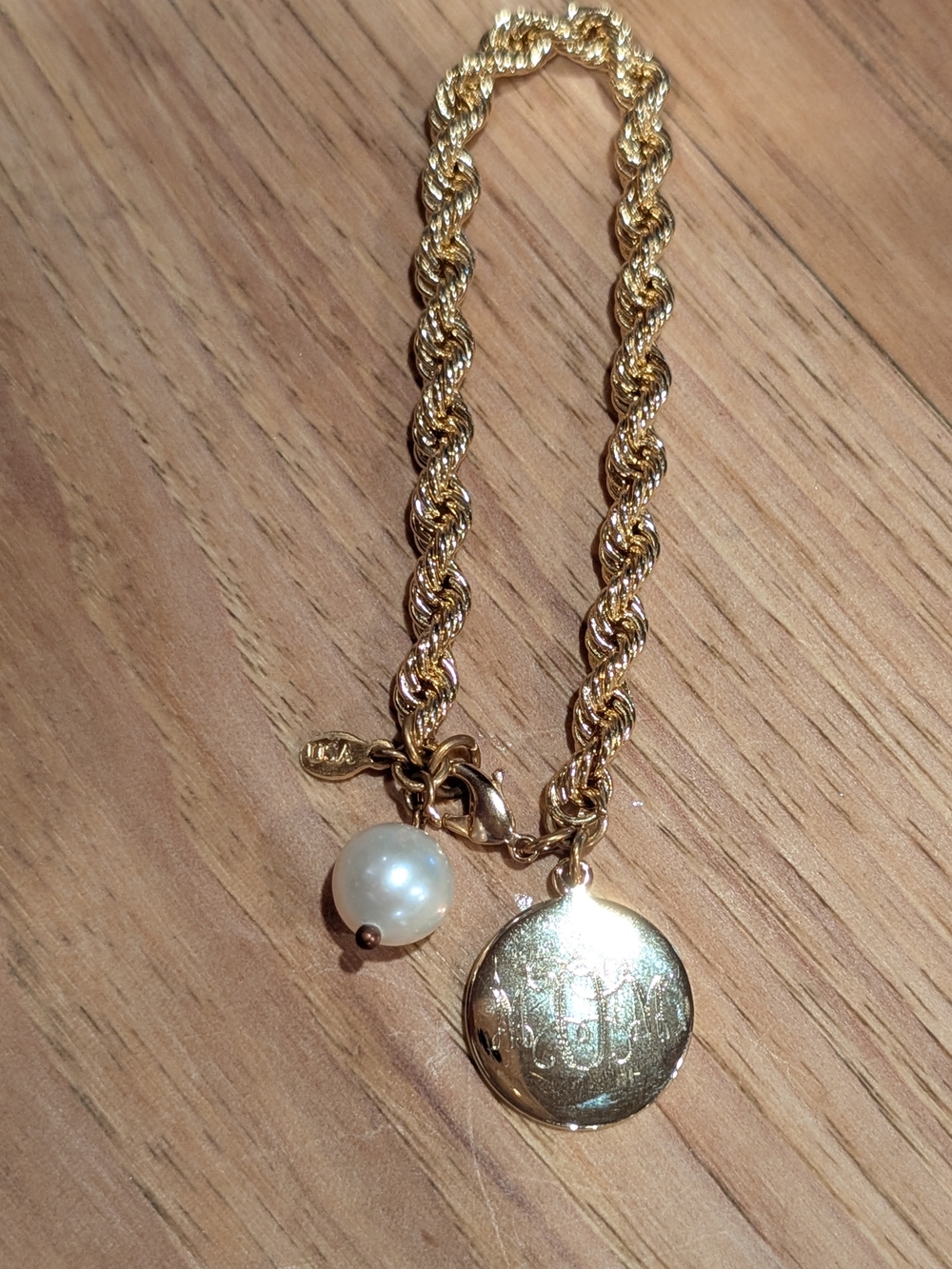 Goldtone Rope Chain Bracelet with Pearl and Round Disc Mom Charm
